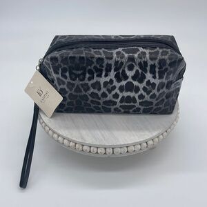 Make your MARK GRAY LEOPARD WRISTLET POUCH